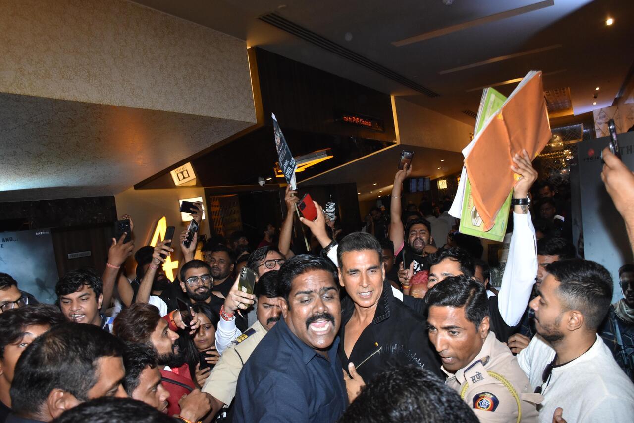 Akshay Kumar gets mobbed by fans at a theatre in the city after the trailer launch of Bade Miyan Chote Miyan